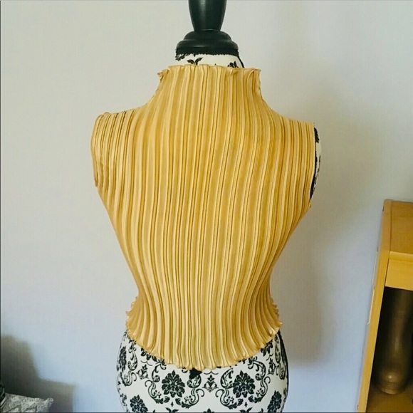 E.K Design Gold Top - Picture 3 of 5